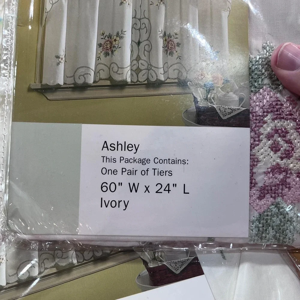 Vtg Ashley Pink Cornsilk Ivory Floral Embroidered Curtain Set Valance Swag Tier